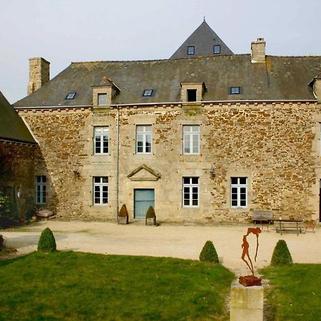 Gite La Terrasse - Manoir Le Plessix Madeuc Corseul Экстерьер фото